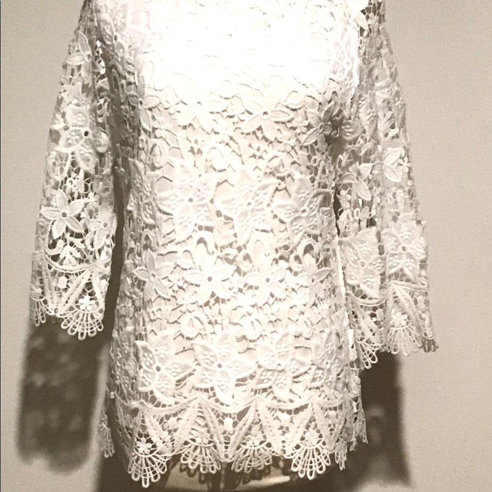Lace top in size Small NWT - Picture 2 of 9